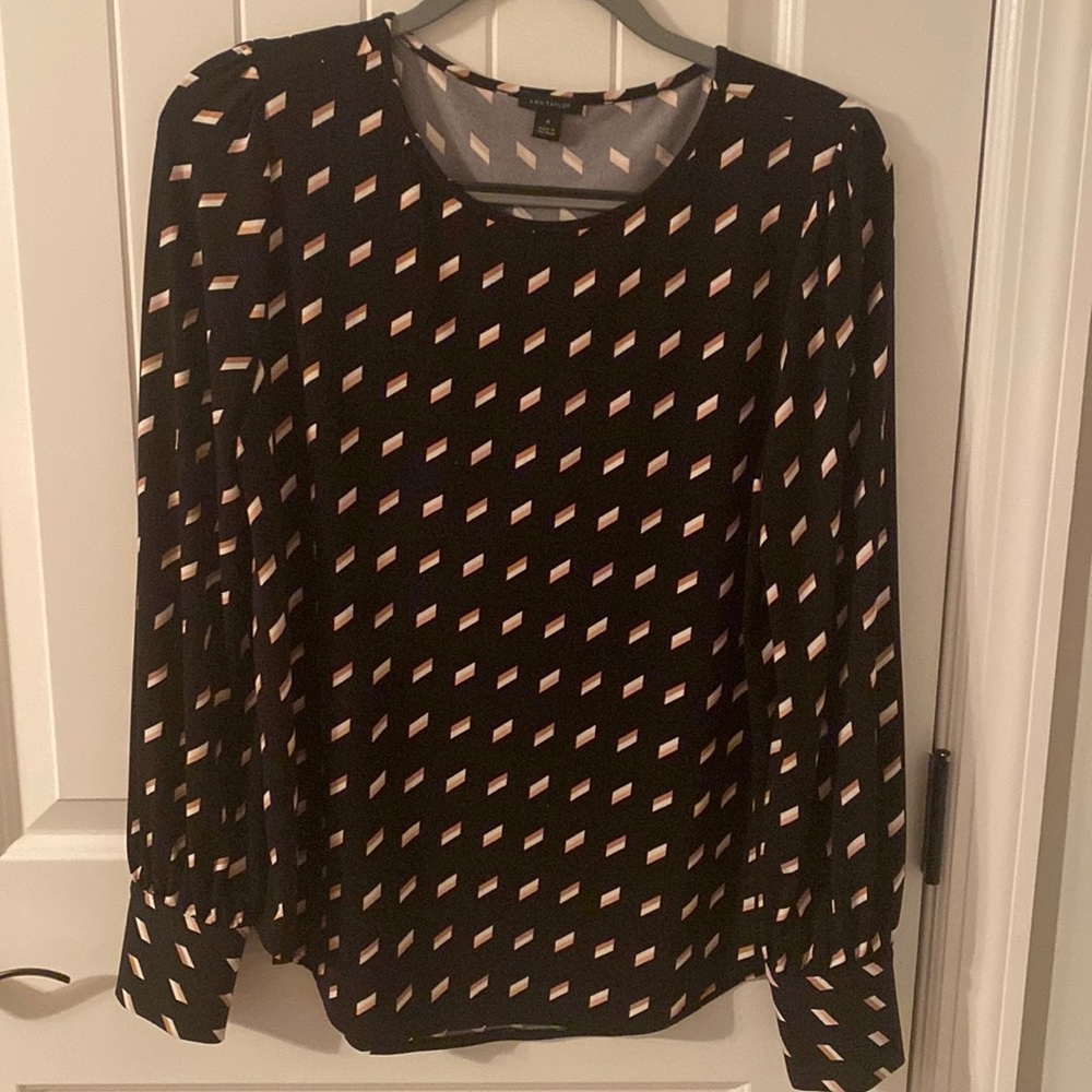 Ann Taylor Blouse-3 buttons on sleeves. Light “pilling” not really noticeable